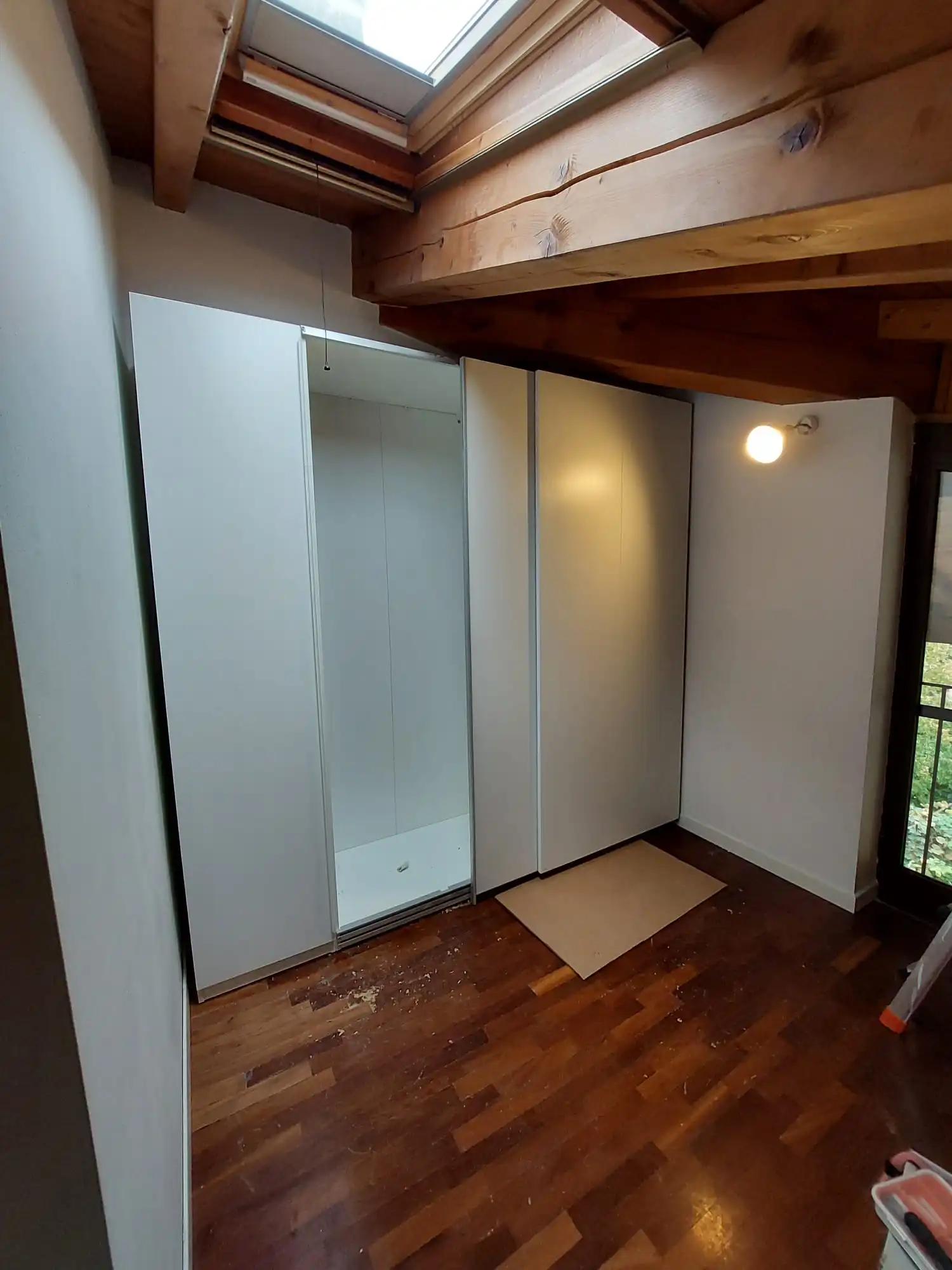 Installazione armadio mansarda